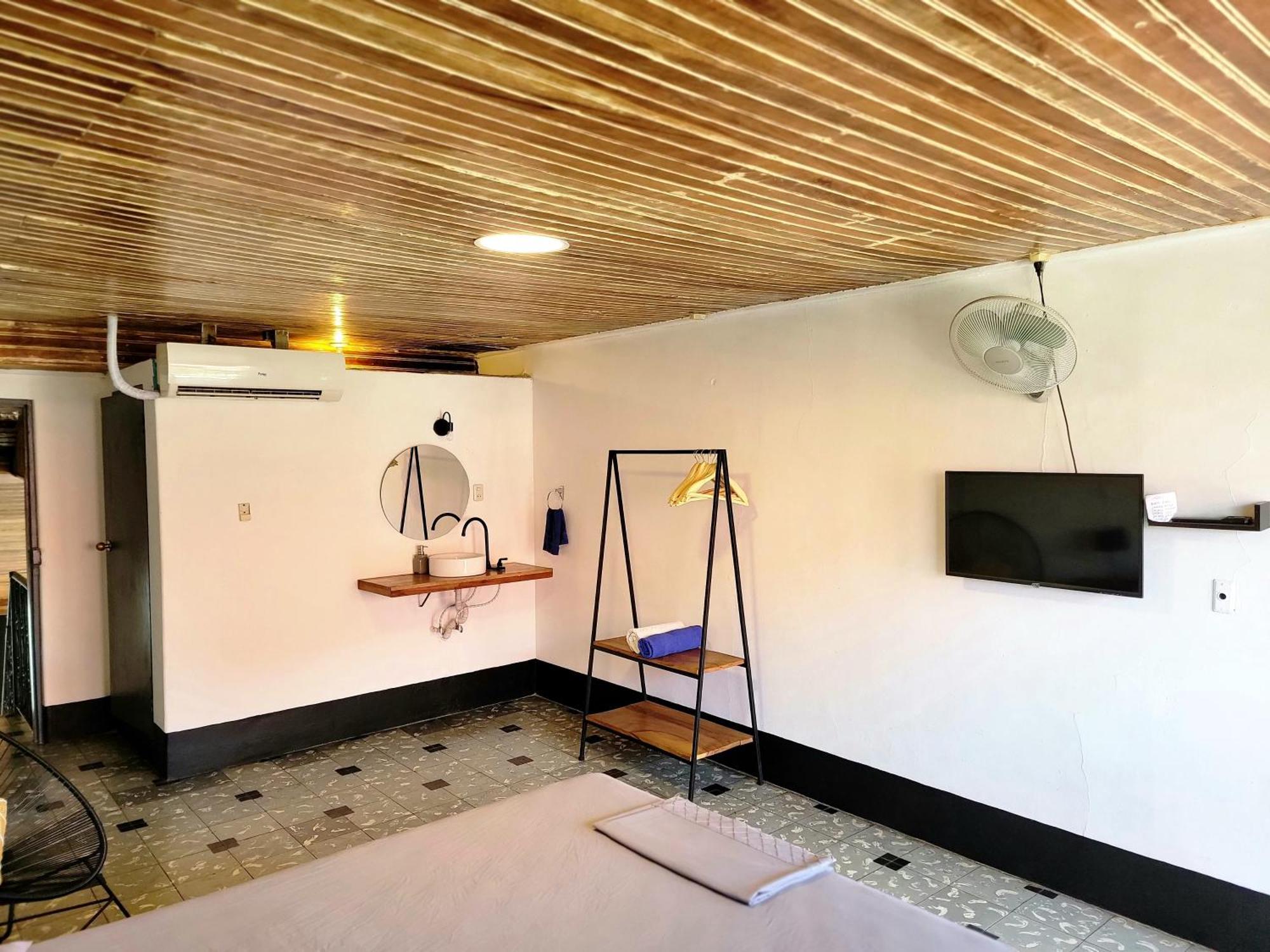 Poco A Poco Junior Hostel Leon Ngoại thất bức ảnh