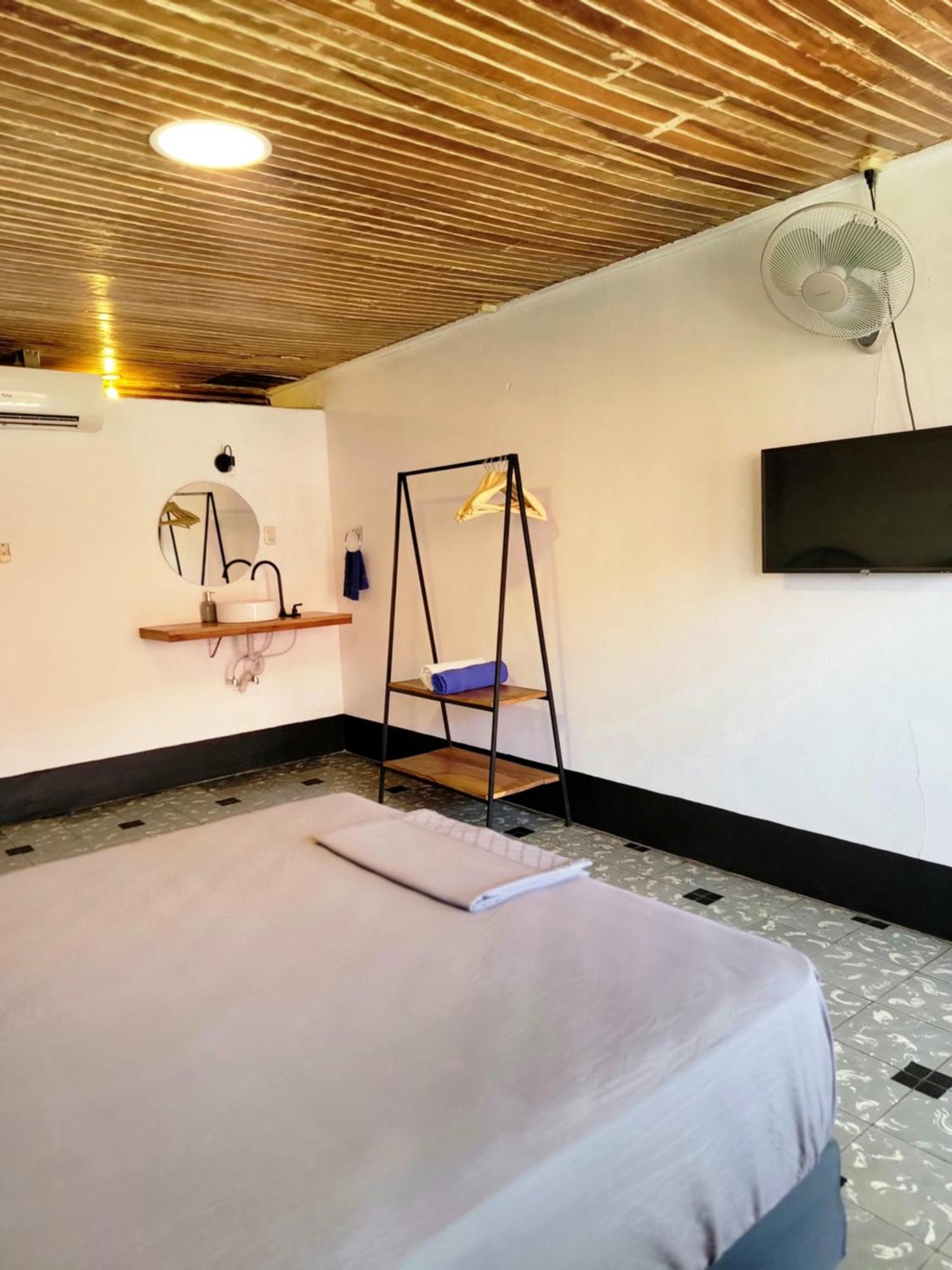Poco A Poco Junior Hostel Leon Ngoại thất bức ảnh